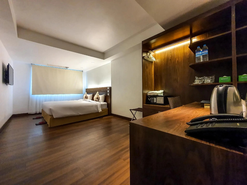 Clover Suites Royal Lake Yangon