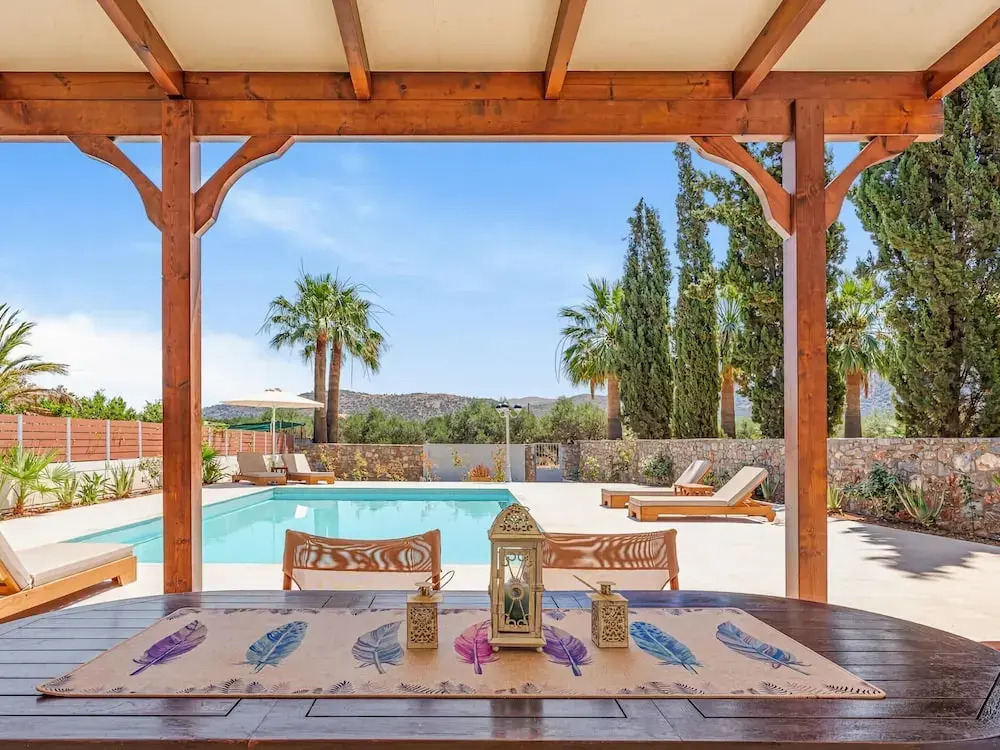 Villa in Epano Sisi Near Child-friendly Beach