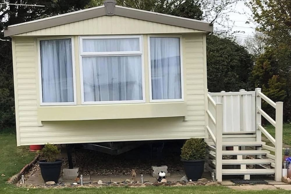 14 South Happy Days - Sleeps 6 Pet Free Caravan