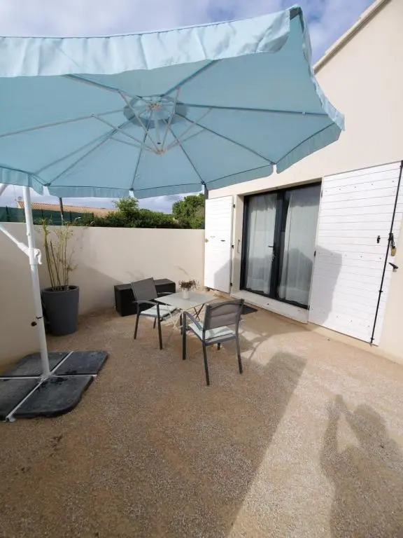 Charmant studio moderne avec extérieur