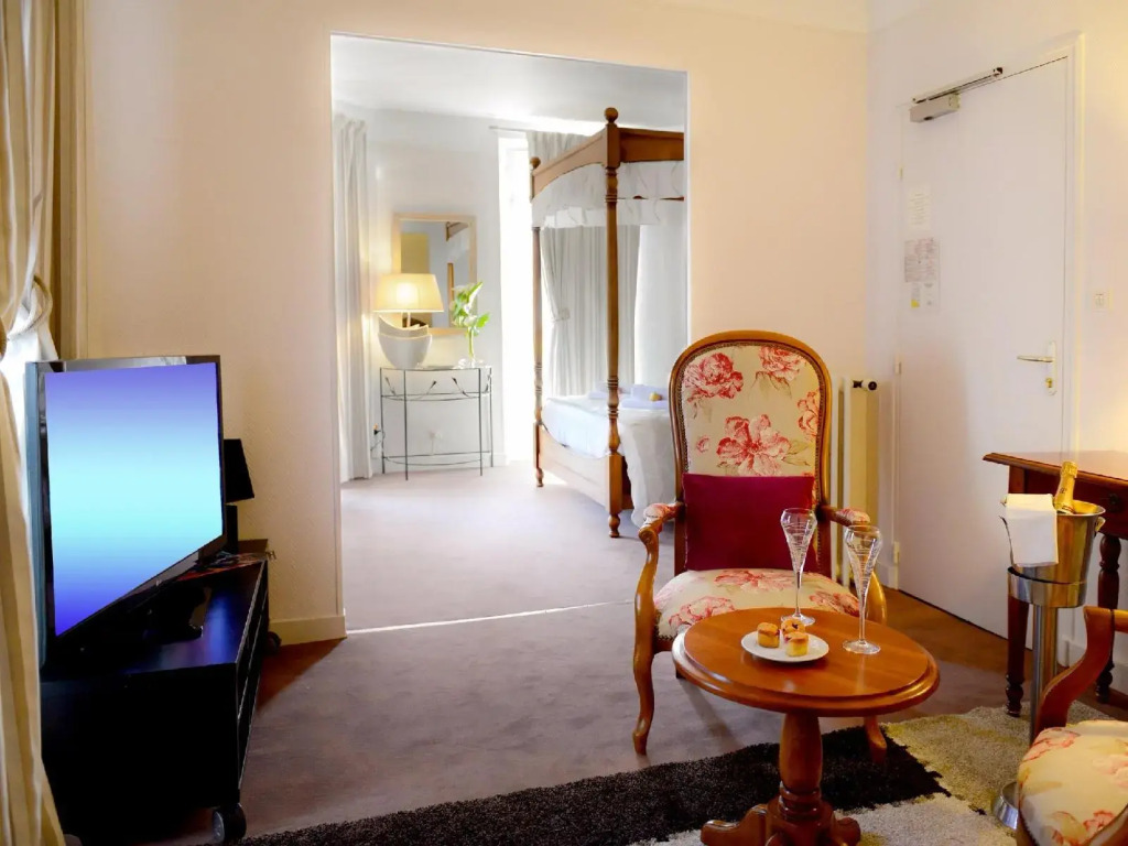 Logis Hôtel et Restaurant du Dauphin