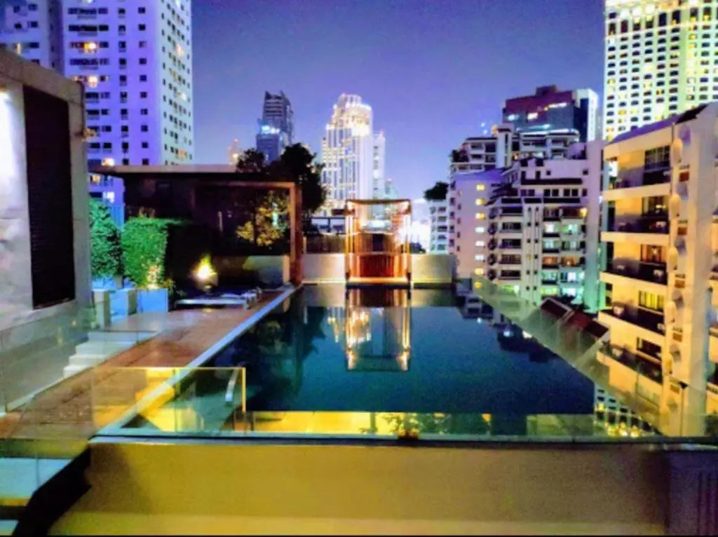Stylish room ,2beds, Free Wi-Fi,Netflix, BTS Asok, Sukhumvit