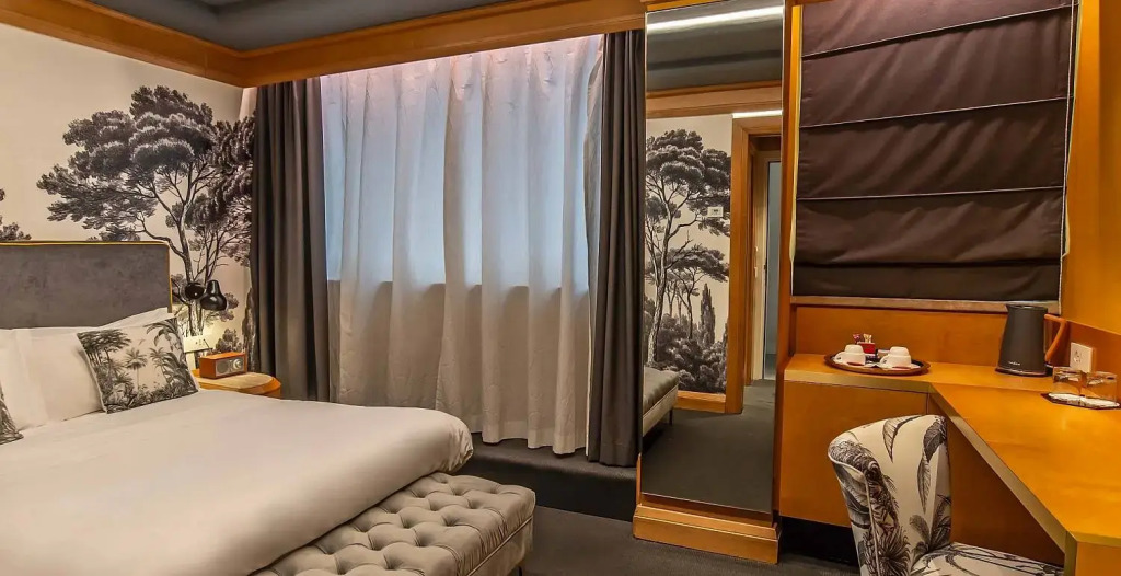 Hotel White