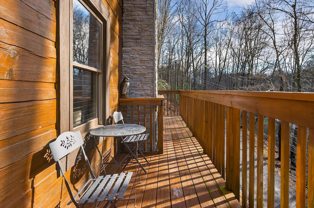 Hot Tub Location Cozy Studio Log Cabin Fireplace