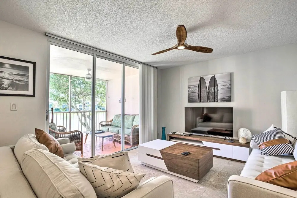 Jupiter Bay Condo w/ Pool < Half Mile to Beach!