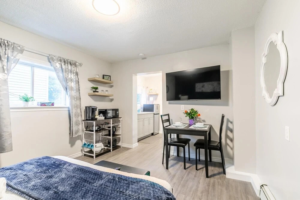 Newly Renovated 1BR Studio Apt - Prime Walk Score