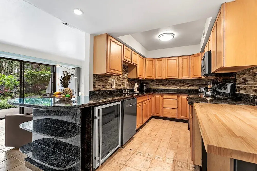 Oceanfront Complex - Updated Ground-floor Condo w/ AC & 2 Pools - Vrkcv