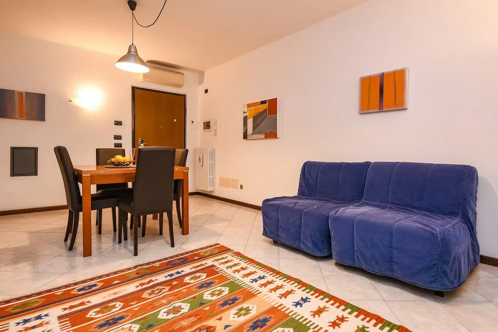 Desenzanoloft: Yellow Apartment