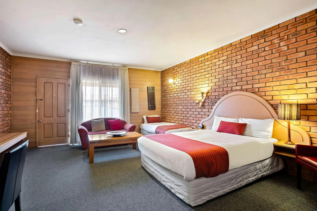 Quality Inn Colonial