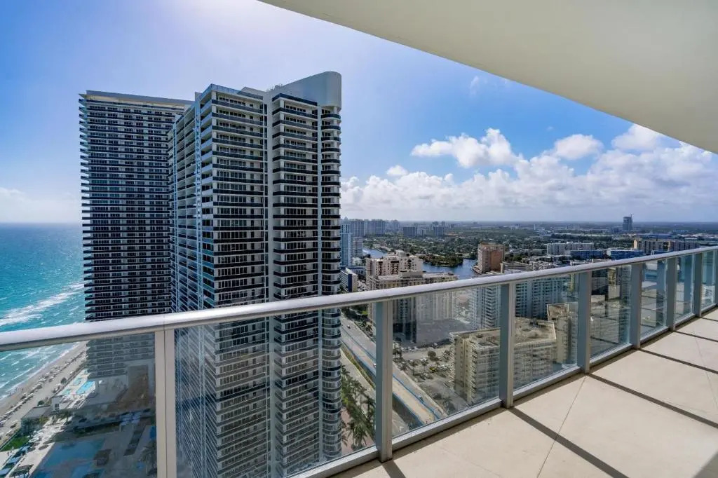 Ocean front 2 bedroom Hollywood Beach Resort 29th floor