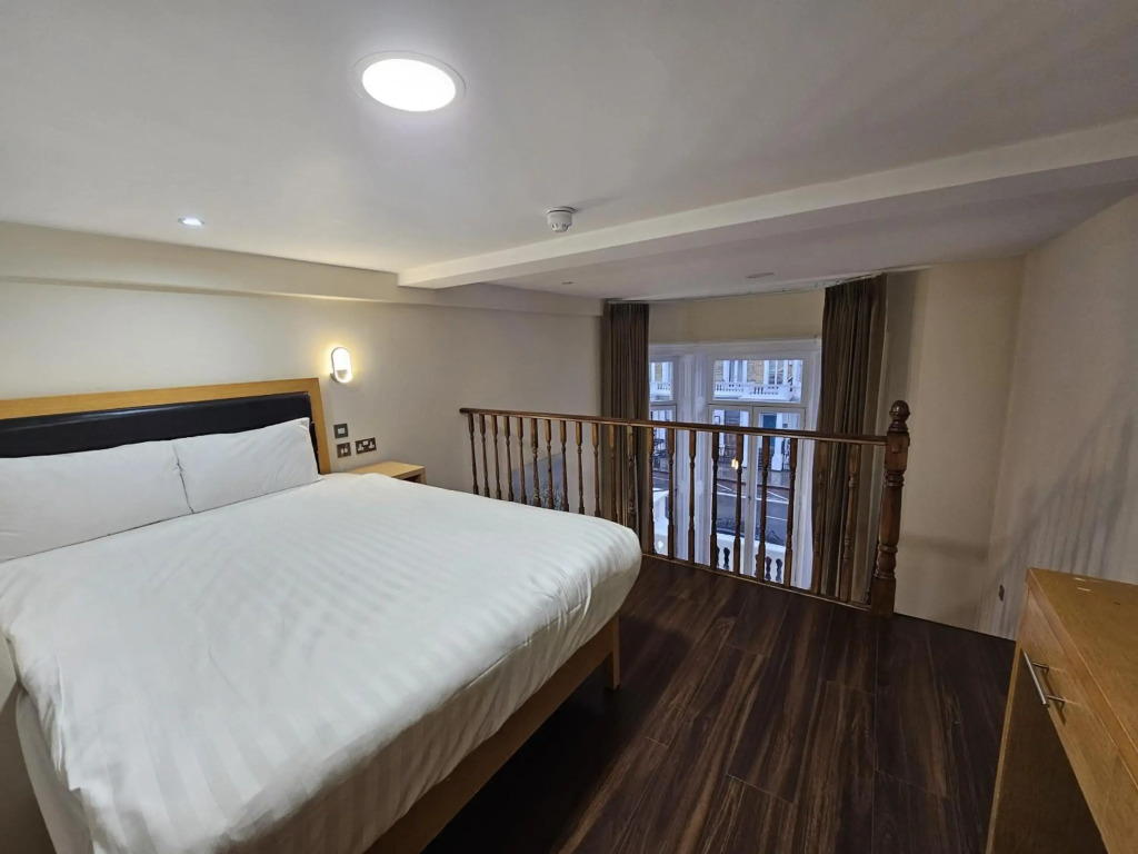 Cromwell Hotel
