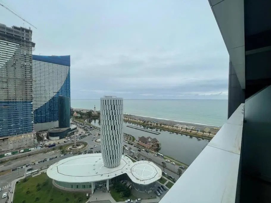 Leo Group Luxury Apartment 2426 Alliance Palace