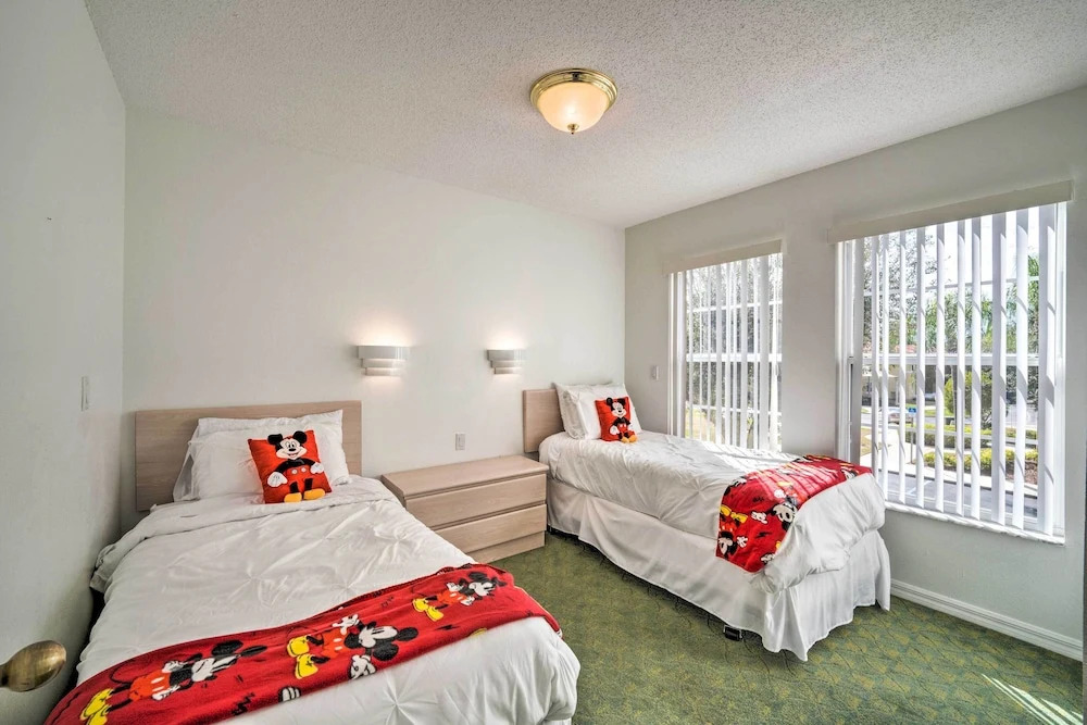 Bright Kissimmee Townhome Near Disney World!