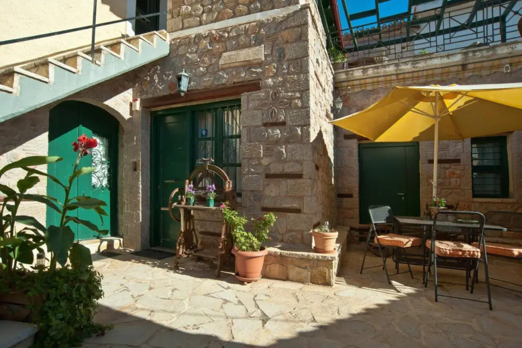 Alexandros Pension