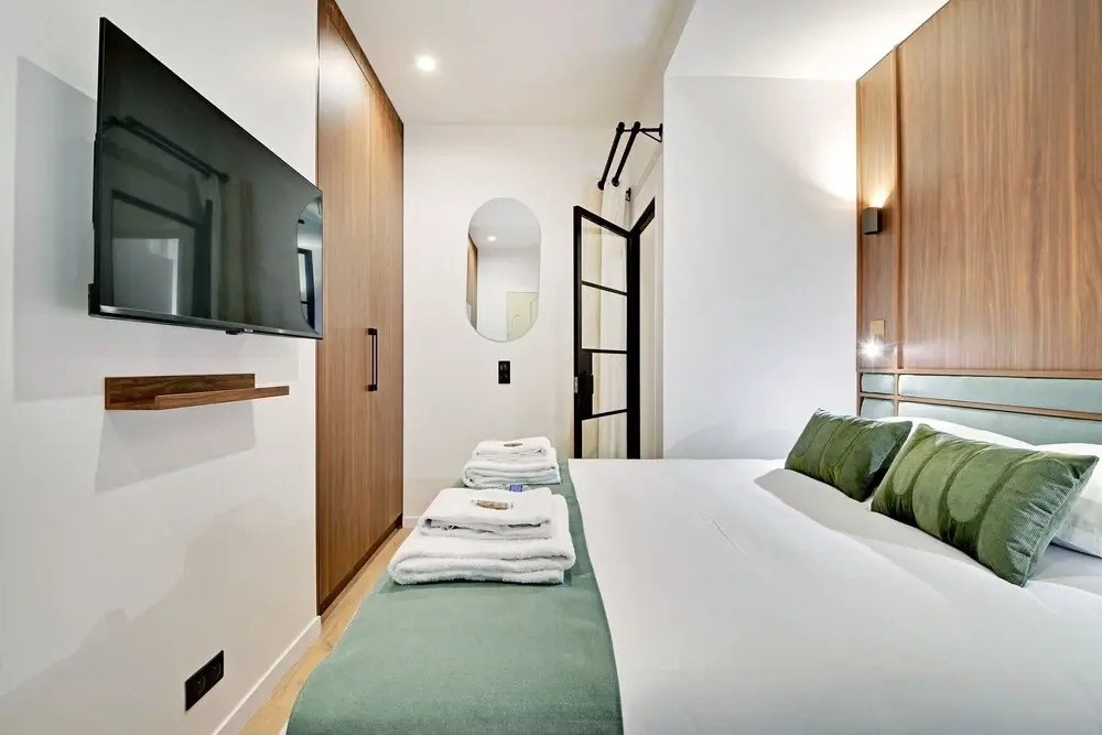 Chic and Spacious Apartment in the Heart of Paris