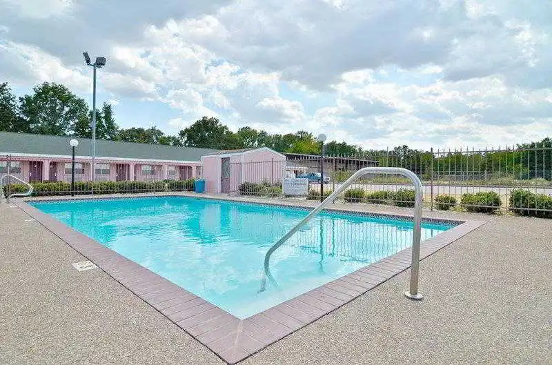 Gun Barrel Executive Inn