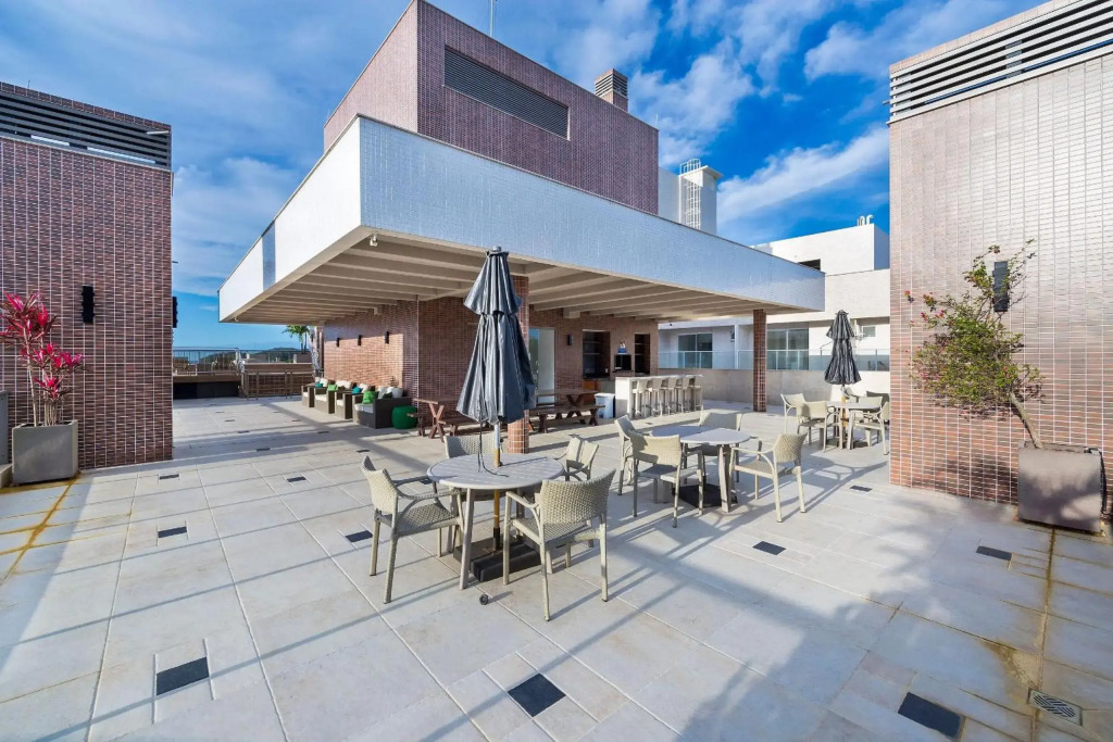 Porto Madero 104 - Apartamento no centro de Bombinhas - Rooftop com piscina e academia - À poucos metros da praia