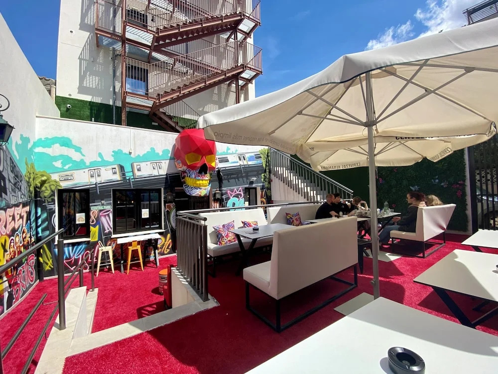 We Street Hostel - Albergue