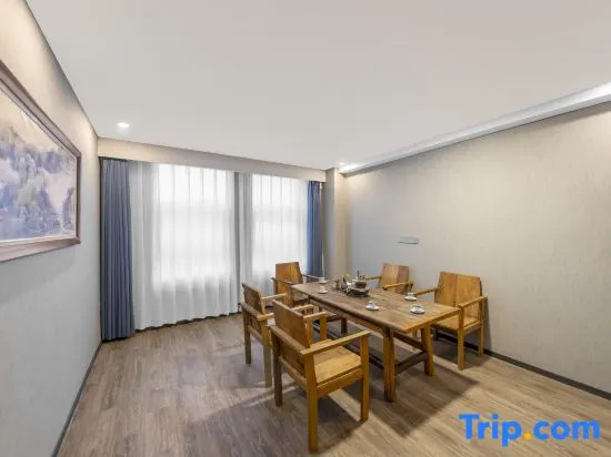 Wuyihai International Hotel (Huanghe Jiaotong College High-speed Railway Station)