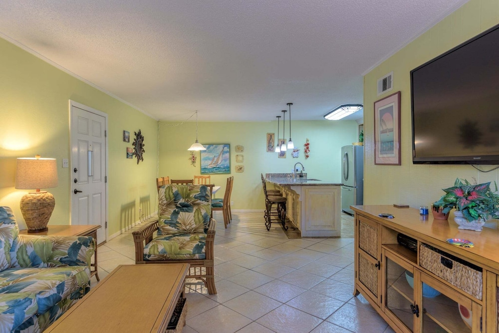 Tiki 117 - Comfortable 2br Condo W/ Ac & Wi-fi 2 Bedroom Condo