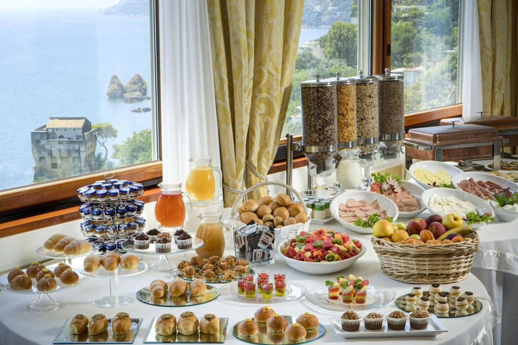 Lloyds Baia Hotel