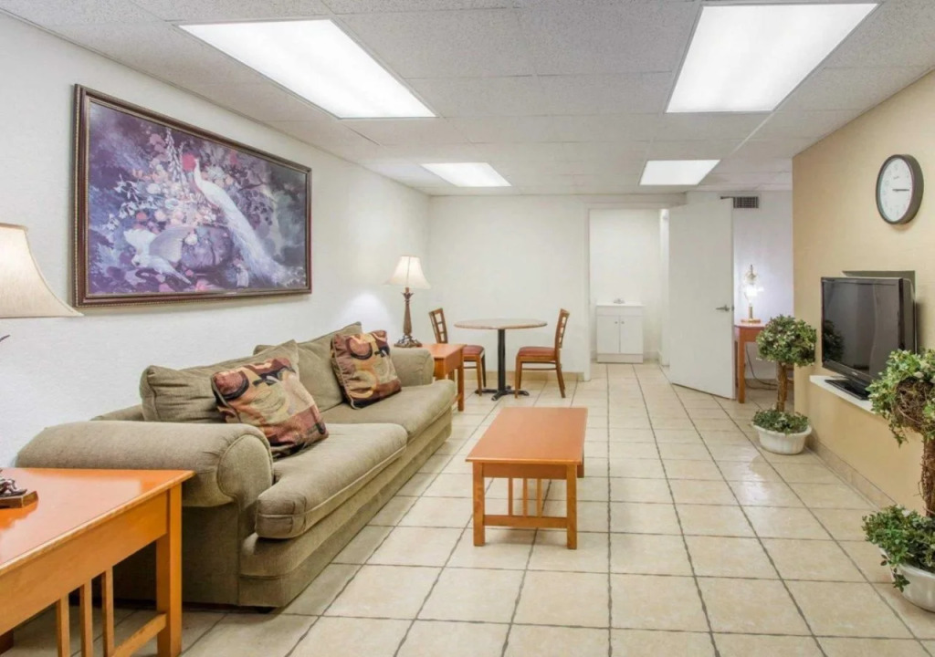Econo Lodge Airport - RJ Stadium