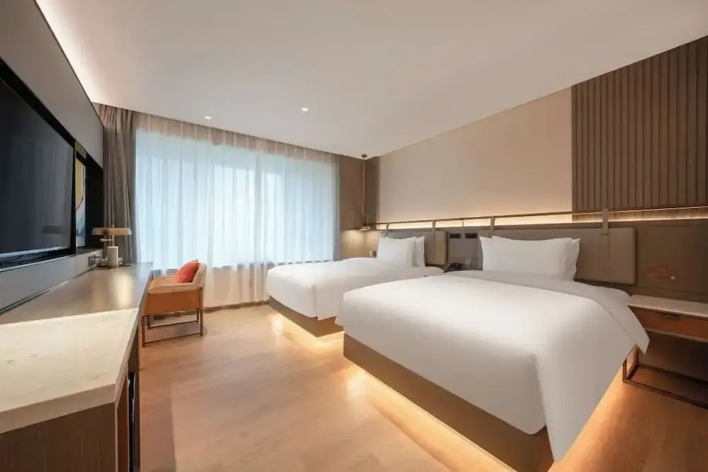 World Hotel (Jinan CBD Dingjiazhuang Subway Station)