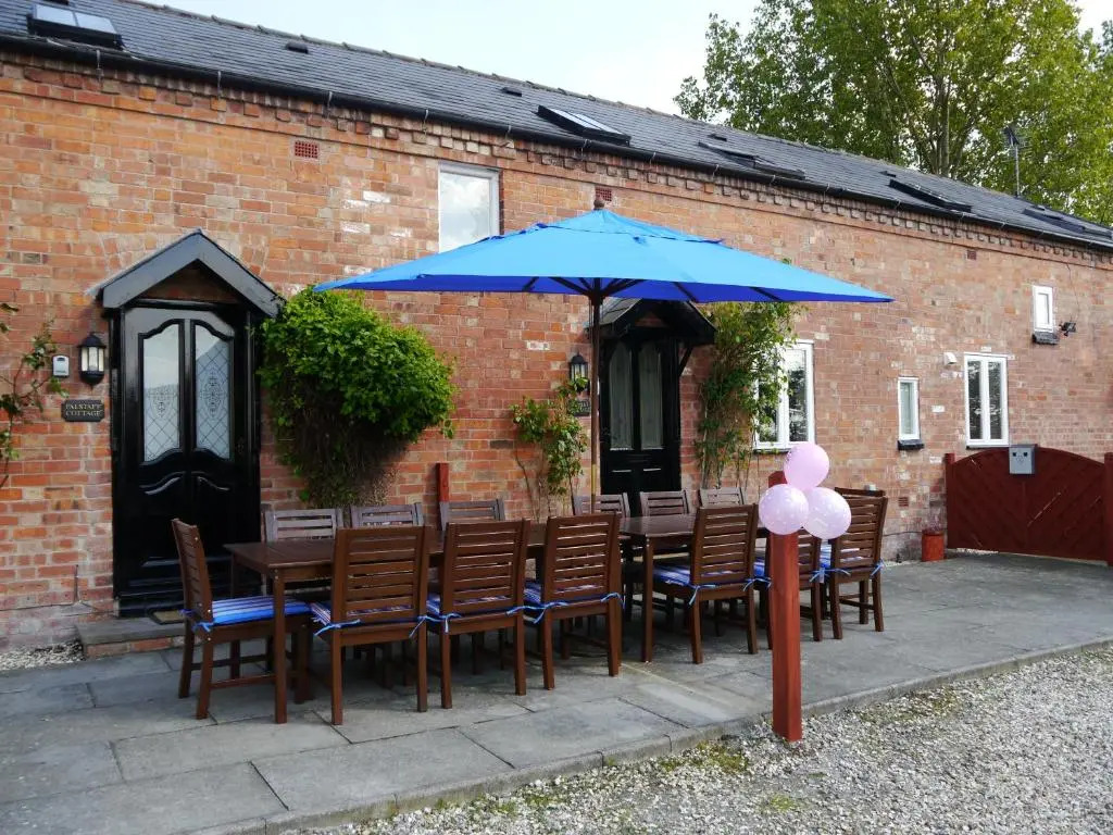 The Shakespeare Lodge - Sleeps up to 12 - 2 HOT TUBS