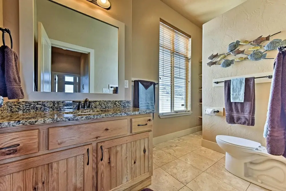 Cabin w/ Beach Access, Sport Court, Hot Tub & View