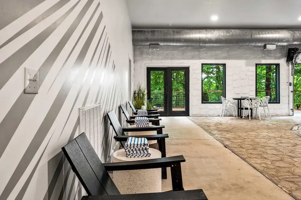 Sleeps 18 3 Suites at Firefly Mountain Lodge Indoor Pool, Hot Tub, Game Room, Firepits & Dining Spaces Just Minutes From Dollywood and Gatlinburg