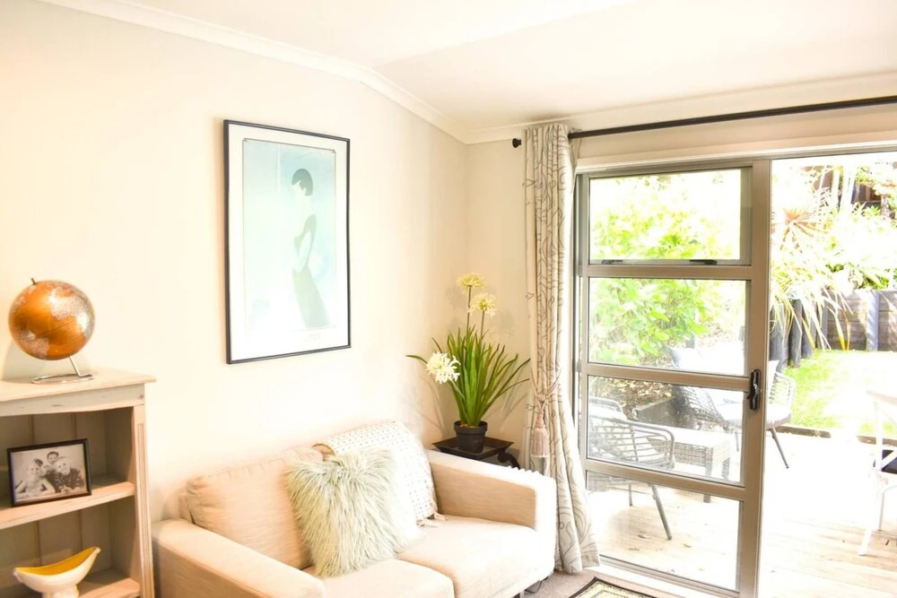 Quaint 2 Bed Family Home in Titirangi