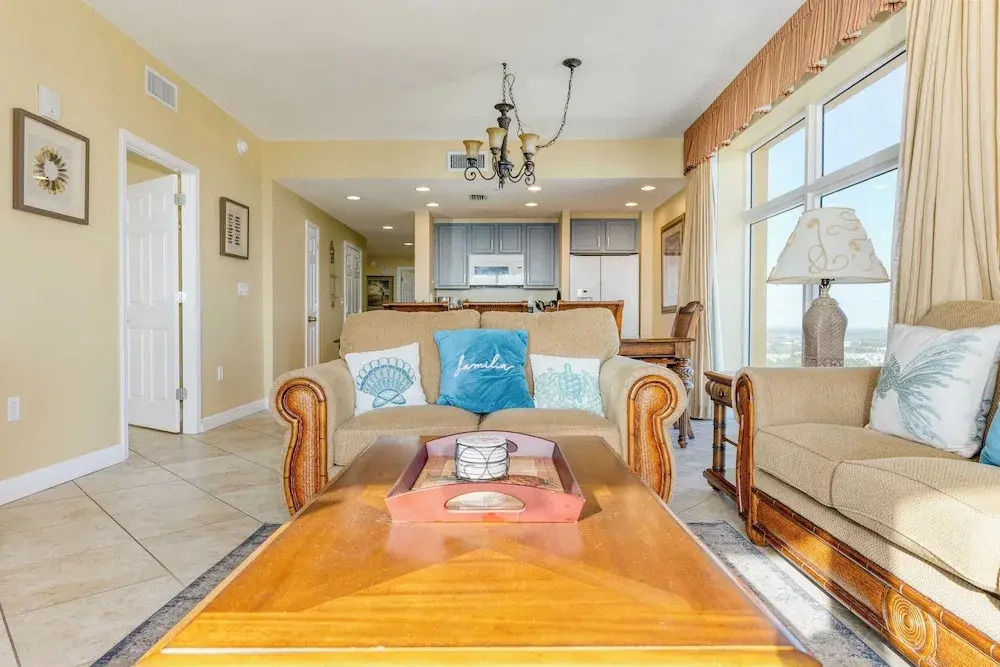 Beachfront 3bdr Private Beach Access, Ocean Views, Gym Sunscape by Avantstay