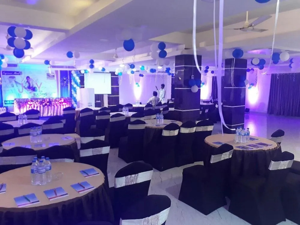 Hotel Akash Sarovar