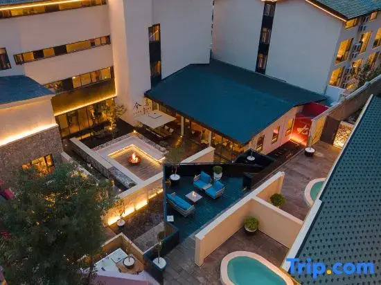 Qinghe Courtyard · Jiuzhaigou | QINGHE Hot Spring - Luxury Private Hot Spring Villa