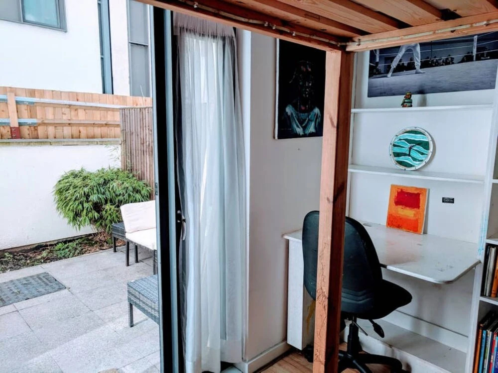 2 Bedroom North Kensington Apartment With Courtyard