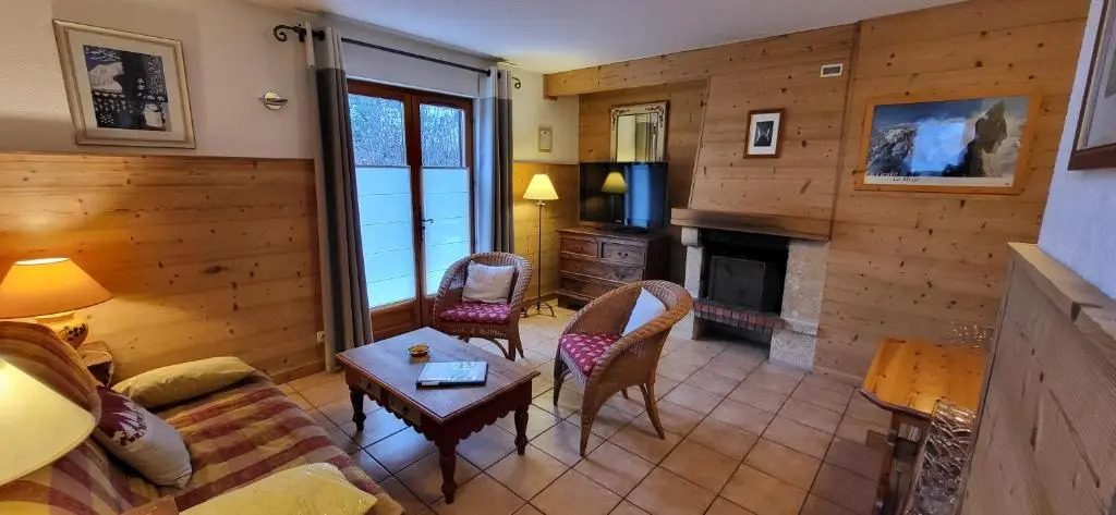 Mountain Lodge in Alps-chez Philippe, Panoramic-Village, Renting, view over Glaciers