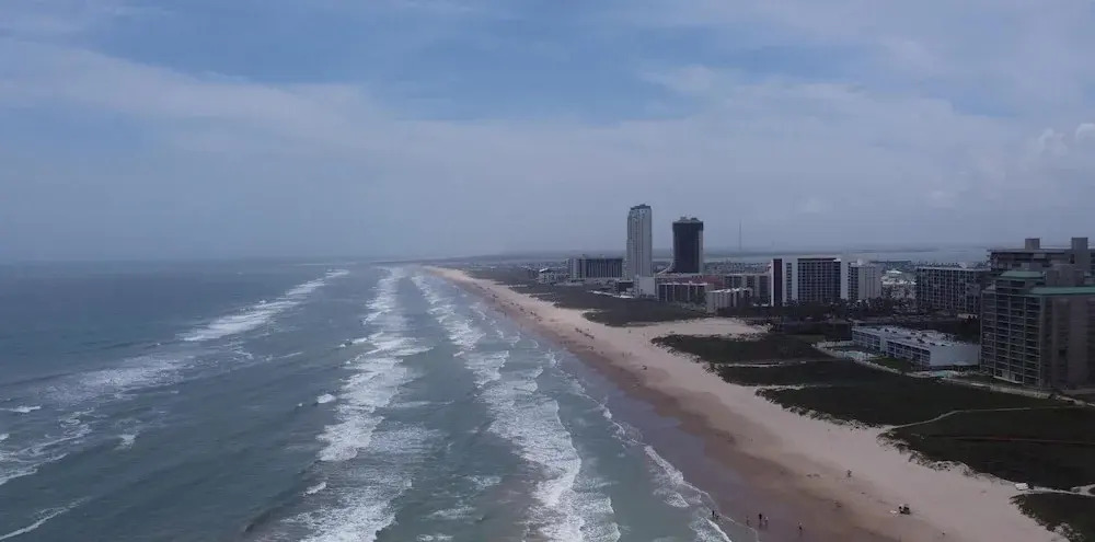 2 Level Beachfront Luxury 2 Bedroom Home by Redawning