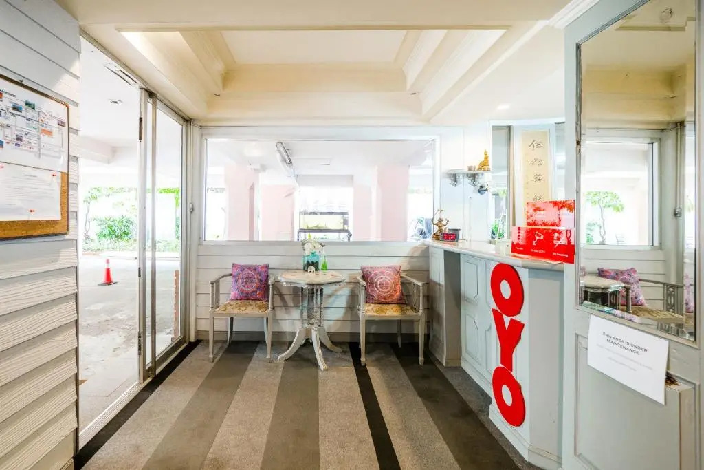 OYO 1042 Boons Residence Sathorn