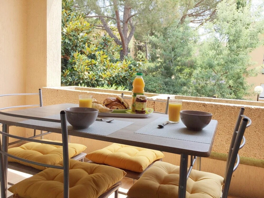 Studio in Cannes, With Pool Access, Furnished Terrace and Wifi - 3 km