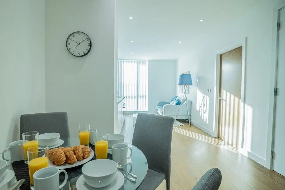 Cosy One Bed Apartment with Gym & Parking Near Ascot, Legoland