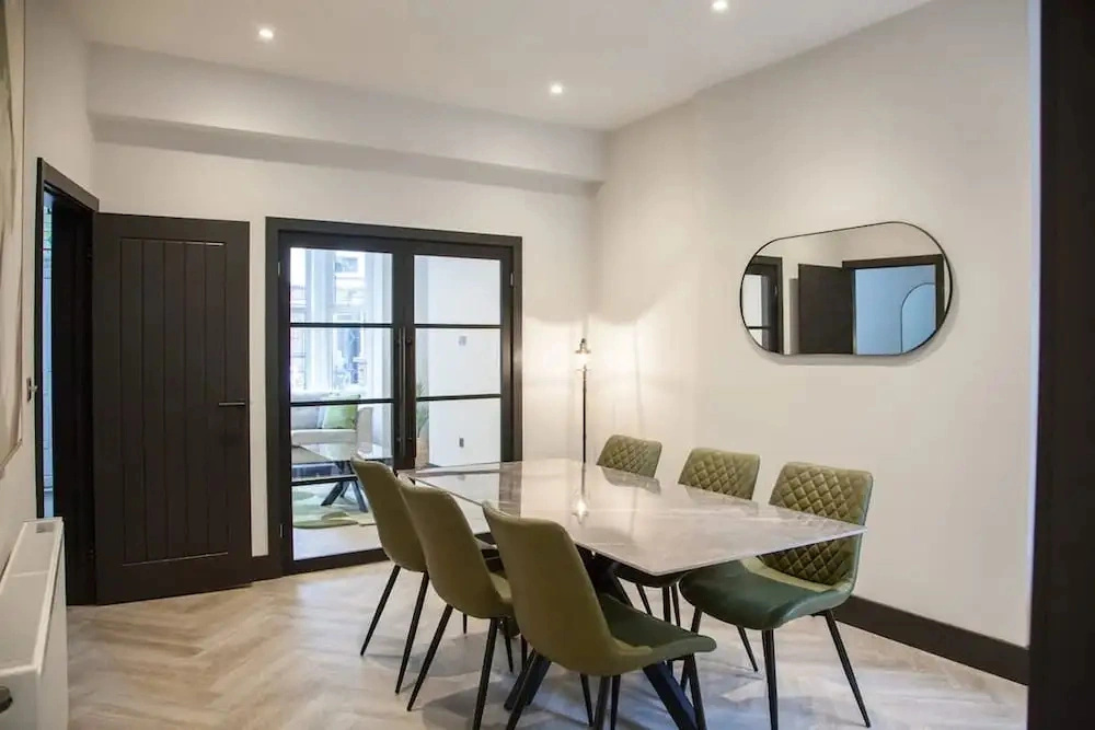 Bright Modern Manchester Home Free Parking
