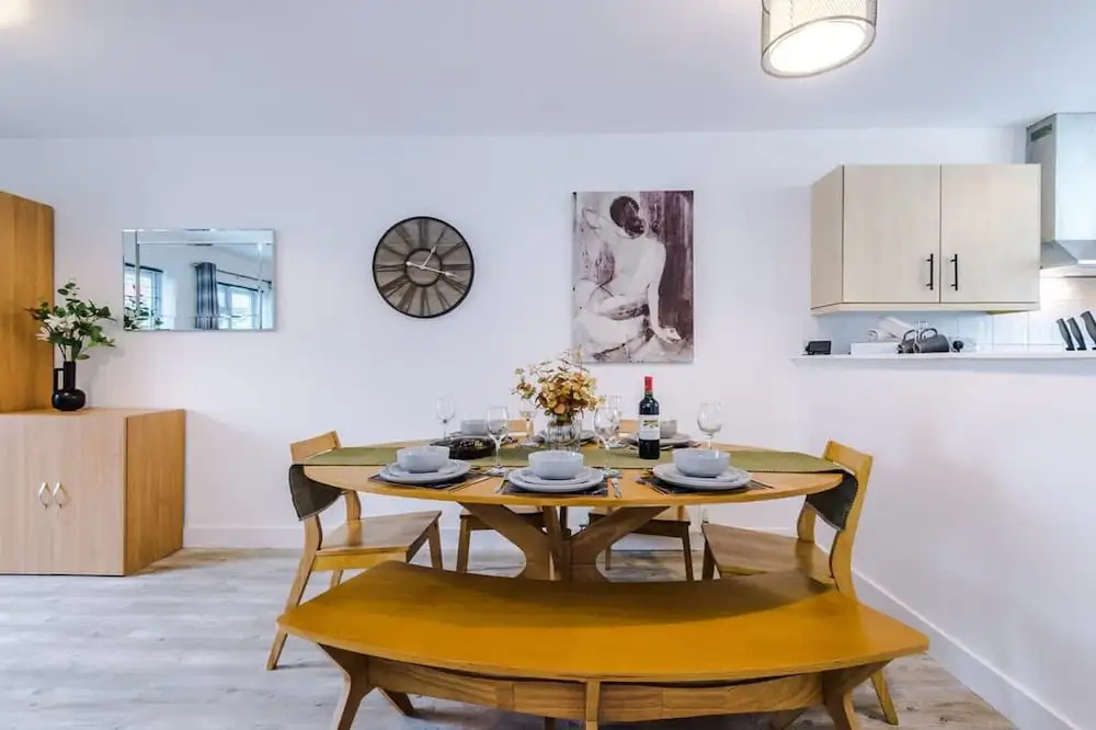 Spacious House Incredible Location Free Parking