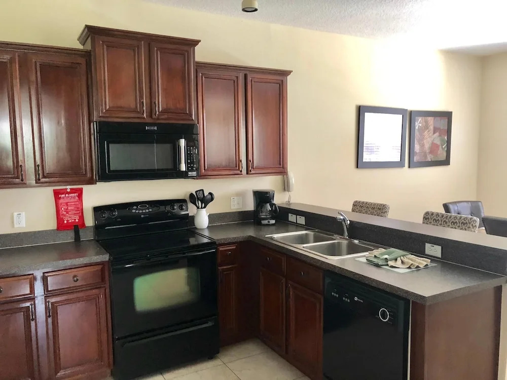 Four Bedroom Pool Home - 150 EP - Vusa