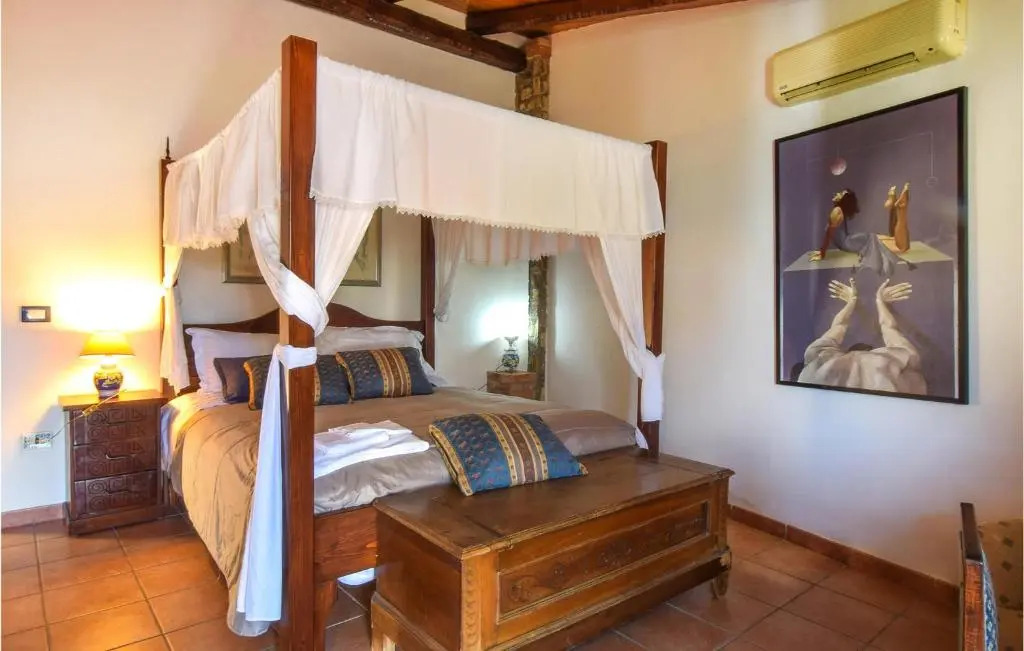 Cozy Home In Arenella With Swimming Pool