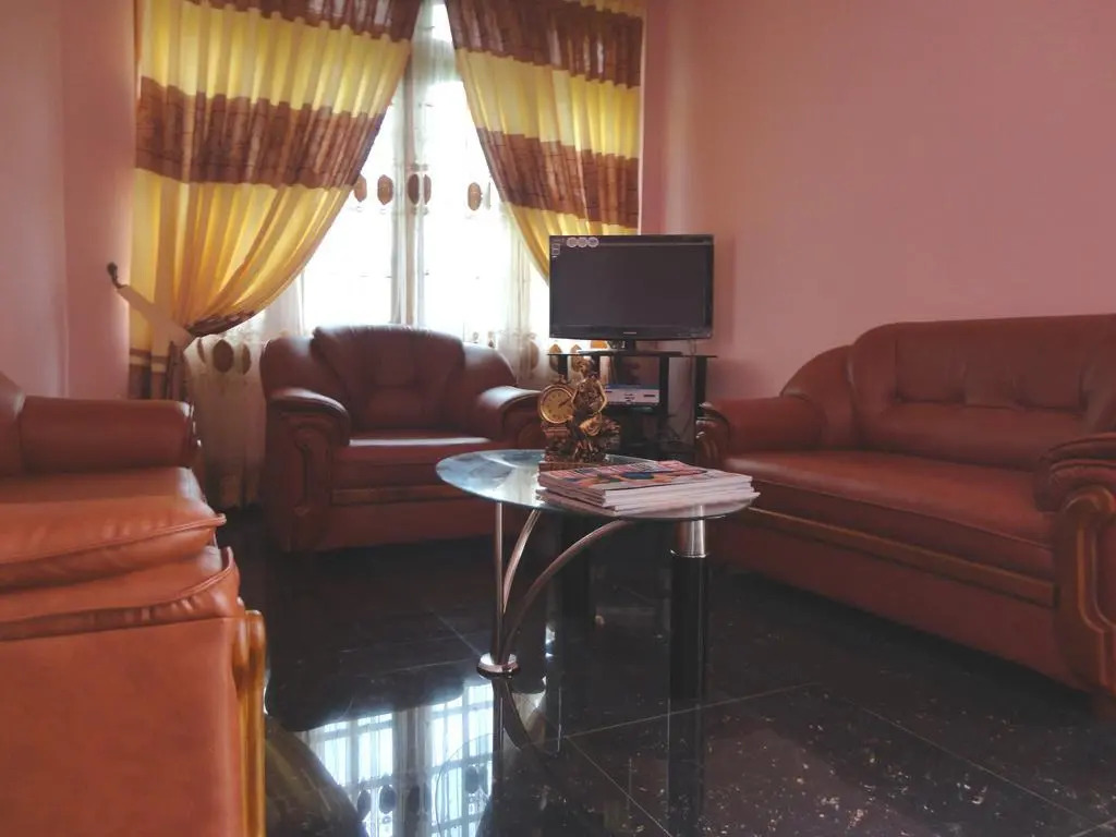 Nilmini Villa