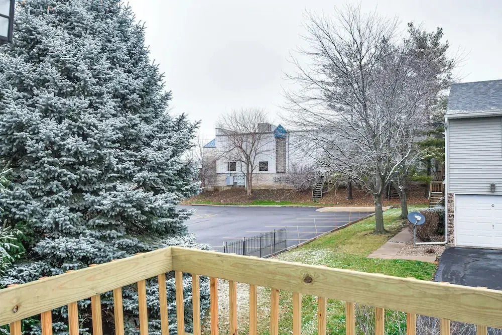 Welcoming Condo in Davenport: Central Location!
