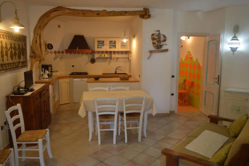 Apartment surrounded by greenery 5 minutes on foot from the beaches of Baia Caddinas and the large s-S'Abba e sa Pedra