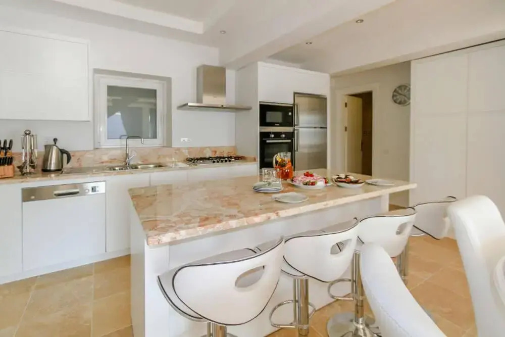 Ketchy Villa , Sleeps 14 , Infinity pool , Wifi , Sunset