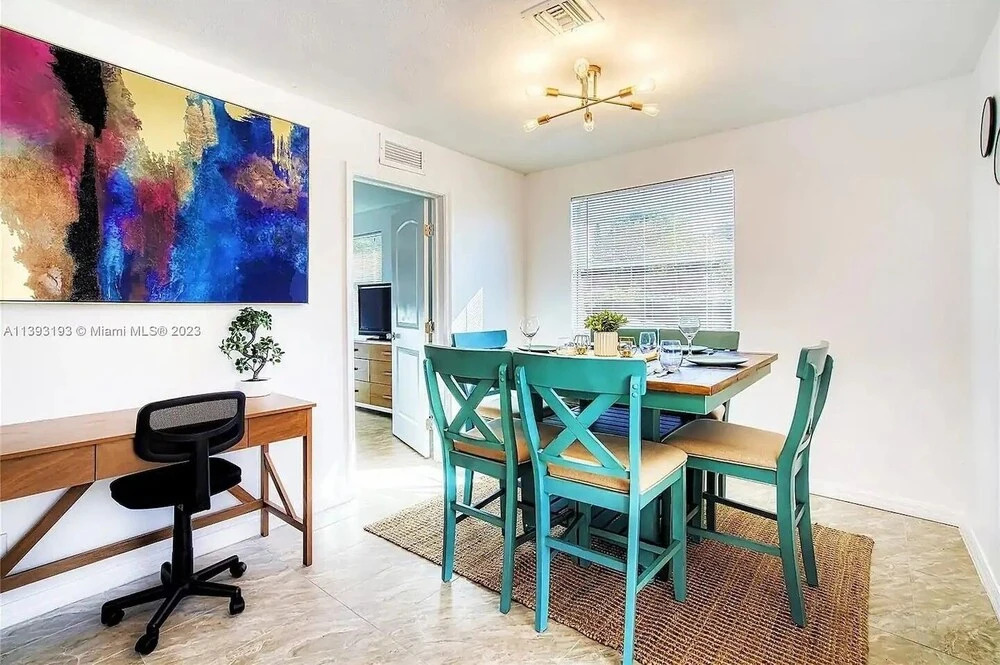 Sun-kissed Retreat: Poolside And Beach Nearby! 4 Bedroom Home by RedAwning