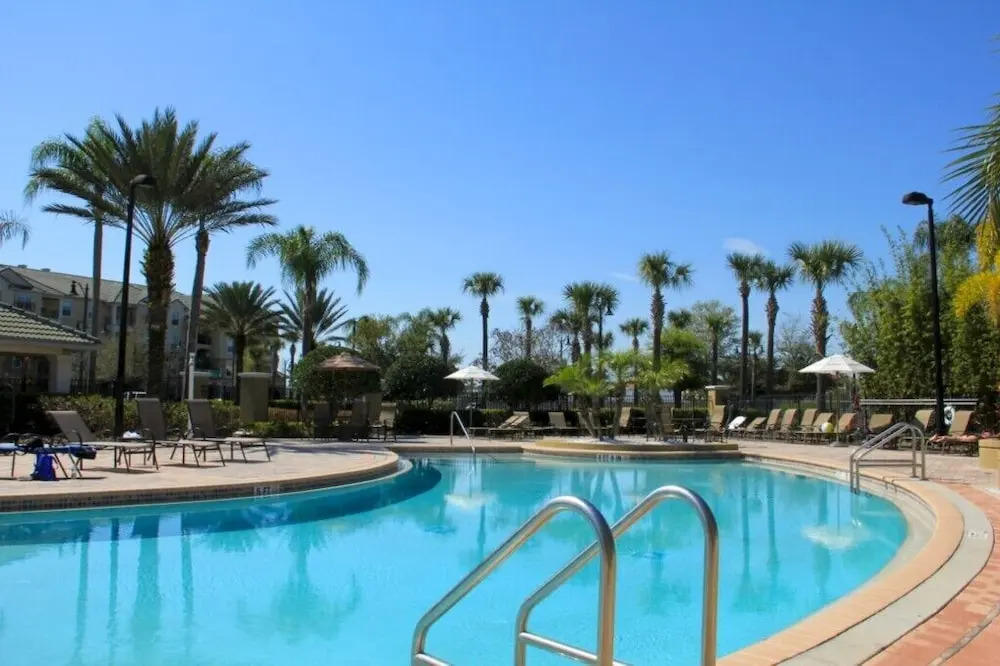Lake View Paradise 3 Bedroom Condo by RedAwning